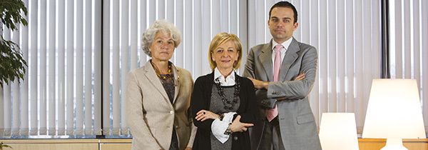Chairman Elisabetta Oliveri in the middle, Pia Saraceno and Andrea Novelli on the sides (photo)