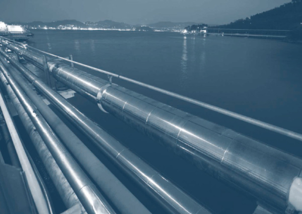 New: pipes by a large body of water (photo)