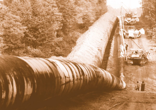 Old: laying of an oil pipe (photo)
